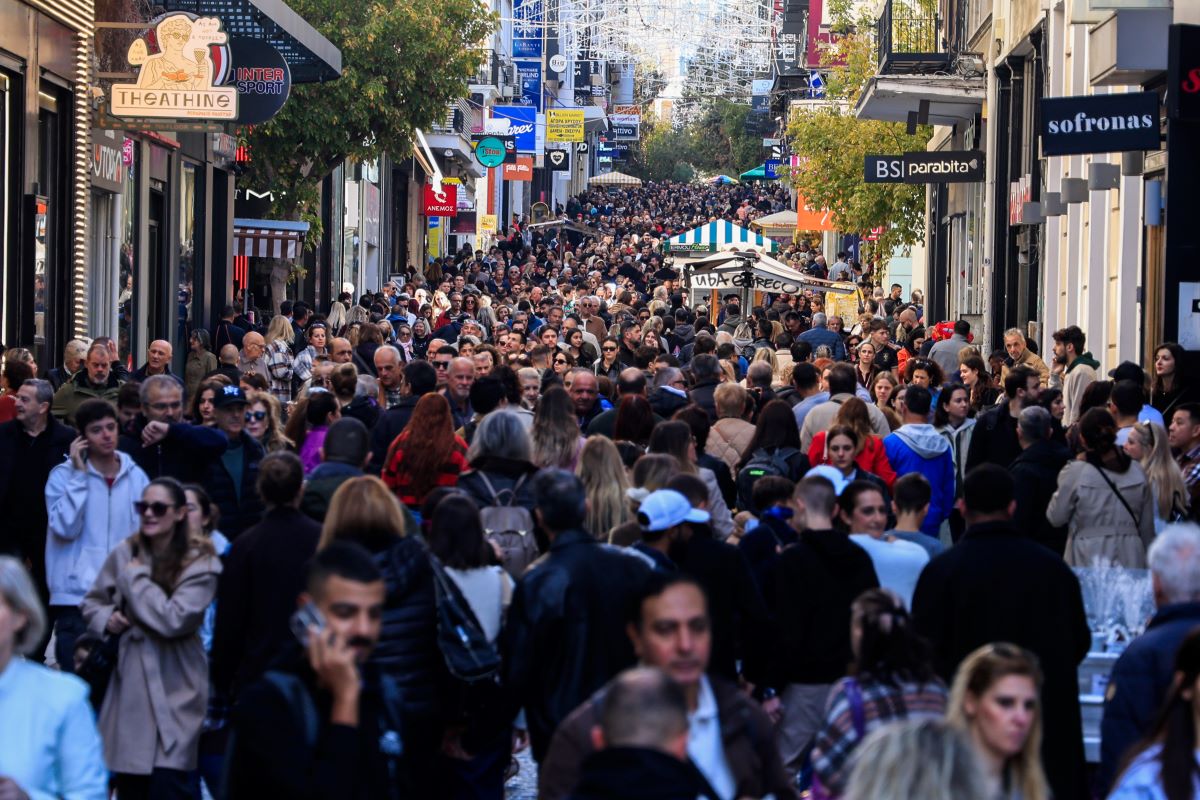 Ανοιχτά εμπορικά καταστήματα στην Ερμού