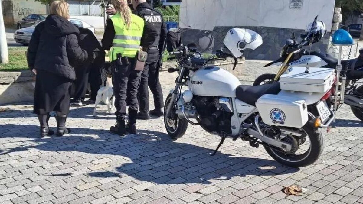 Κόσμος σε πλατεία