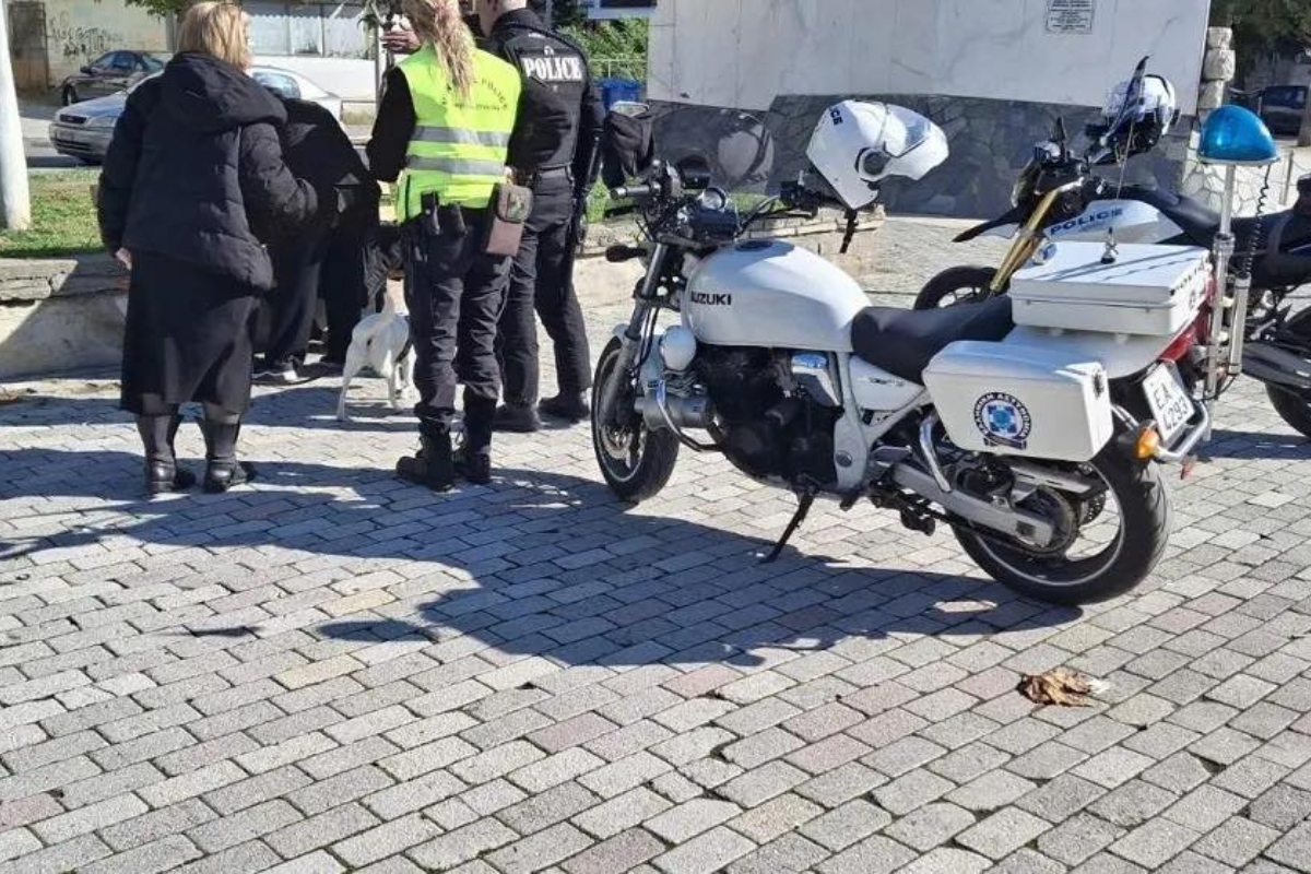 Κόσμος σε πλατεία