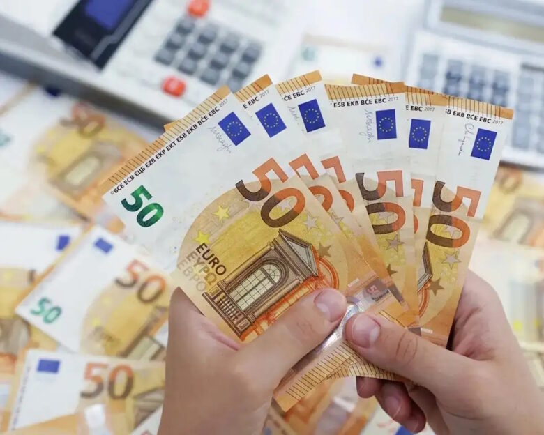 Ποια είναι τα μέτρα πάνω από 2 δισ. ευρώ για τη στήριξη του διαθέσιμου εισοδήματος