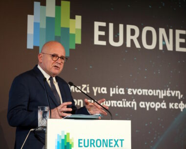 Ο Στεφάν Μπουζνά