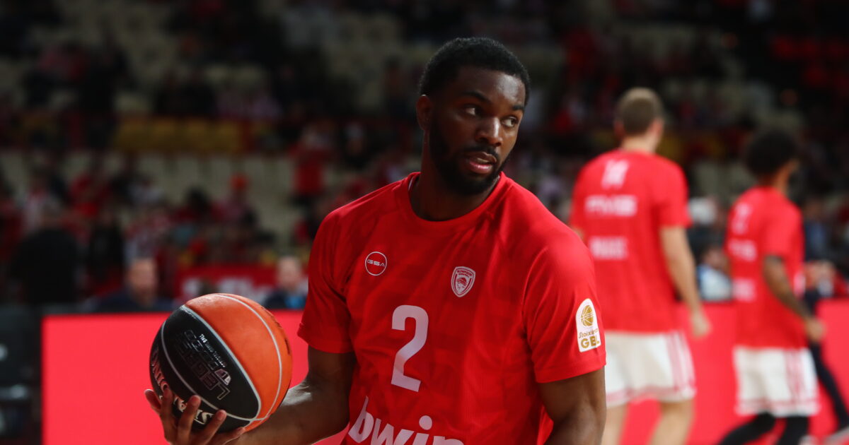 Keenan Evans made his debut with Olympiakos against Karditsa