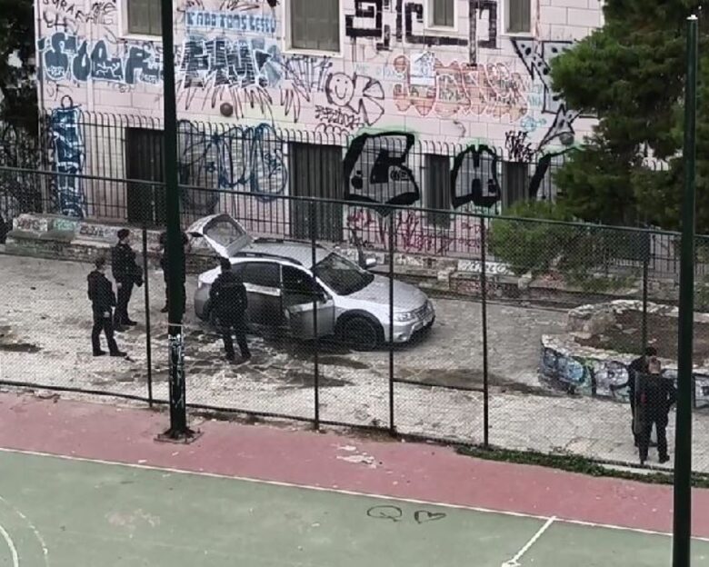 Εξάρχεια: Επίθεση με μολότοφ σε αστυνομικούς της ΟΠΚΕ