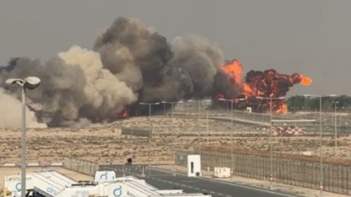 Ντουμπάι: Συντριβή αεροσκάφους στο Dubai Airshow – Δείτε το βίντεο ντοκουμέντο με τη στιγμή που τυλίγεται στις φλόγες
