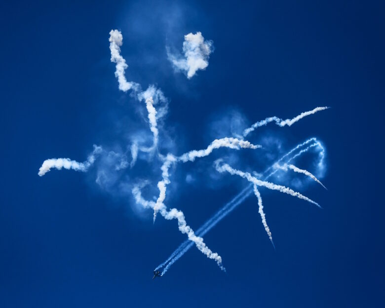 Ηράκλειο: Συγκλονιστικό αεροπορικό σόου από F-16 «Ζευς» με εντυπωσιακούς και ριψοκίνδυνους ελιγμούς