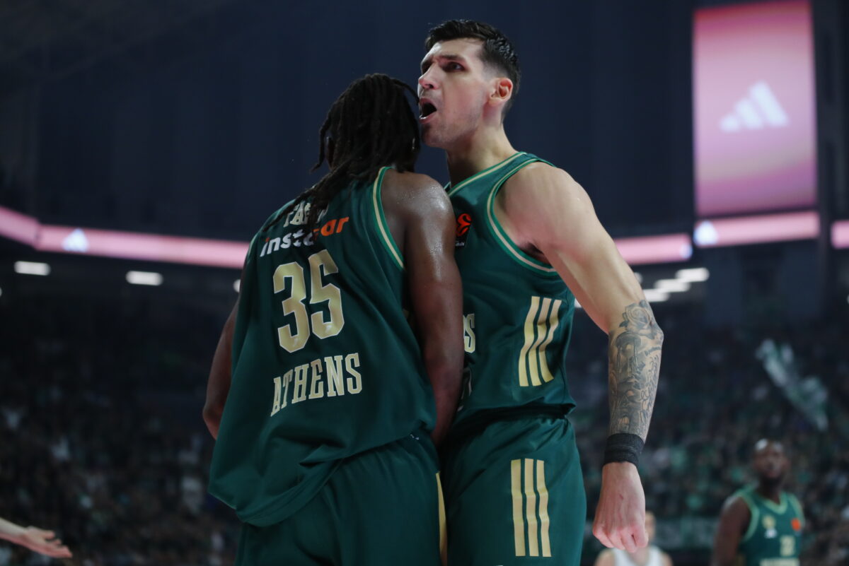 Ο Φαρίντ πανηγυρίζει με τον Μήτογλου (ΣΤΕΛΙΟΣ ΣΤΕΦΑΝΟΥ