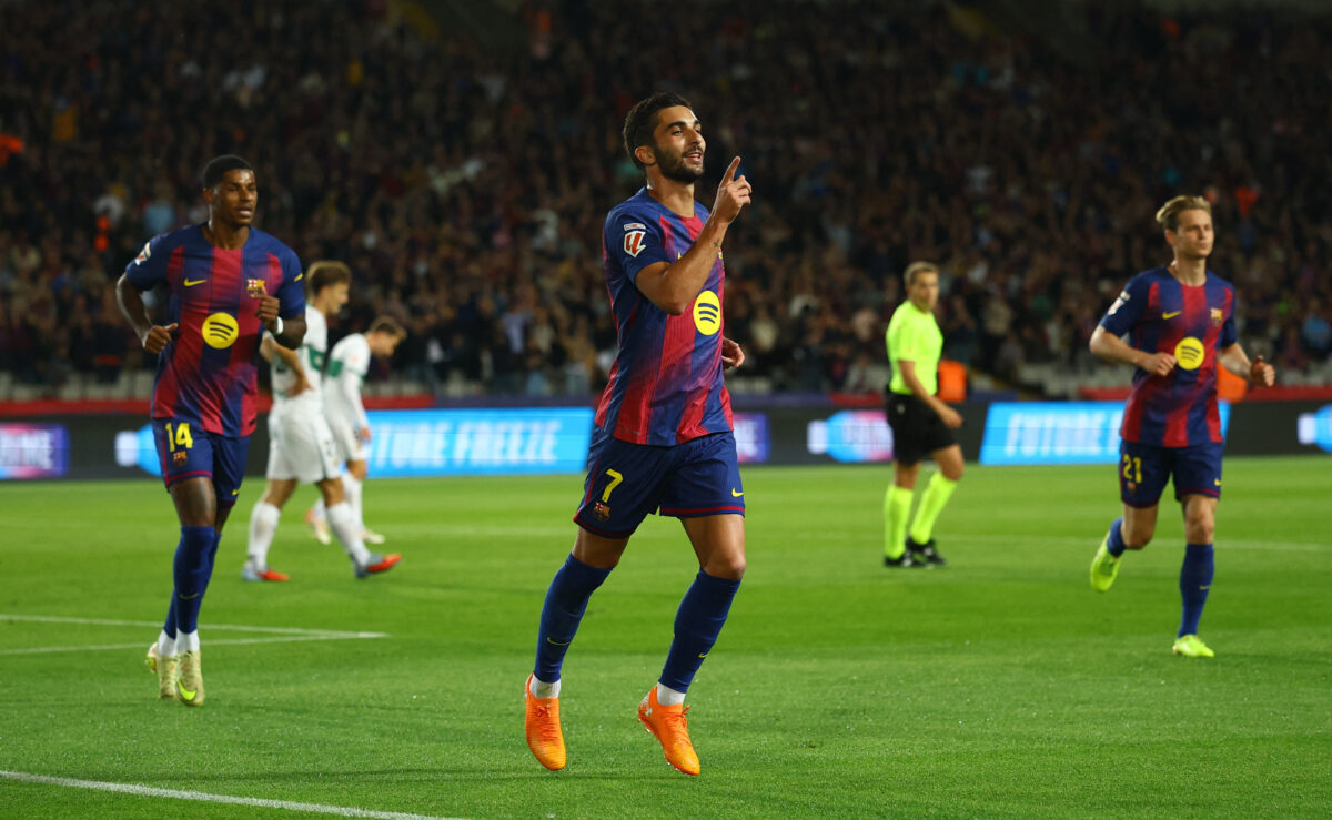 Ο Φεράν Τόρες μετά το γκολ για την Μπαρτσελόνα