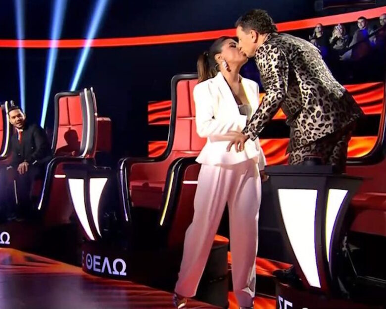 Το φιλί Παπαρίζου – Μαζωνάκη στο «The Voice» και το σχόλιο του Μάστορα: «Απλά ήθελαν να φασωθούν»