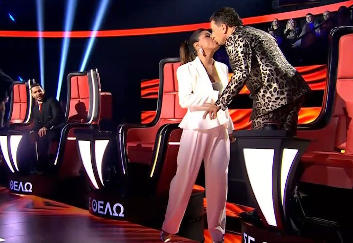 Το φιλί Παπαρίζου – Μαζωνάκη στο «The Voice» και το σχόλιο του Μάστορα: «Απλά ήθελαν να φασωθούν»