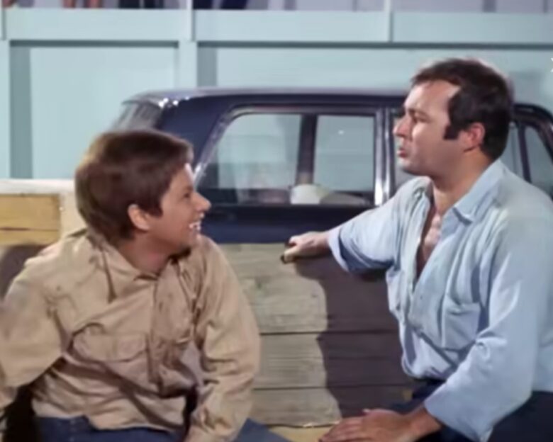 H Finos Film γιορτάζει την Black Friday: Δείτε σκηνές με κορυφαίους ηθοποιούς σε «μανία» υπερκατανάλωσης