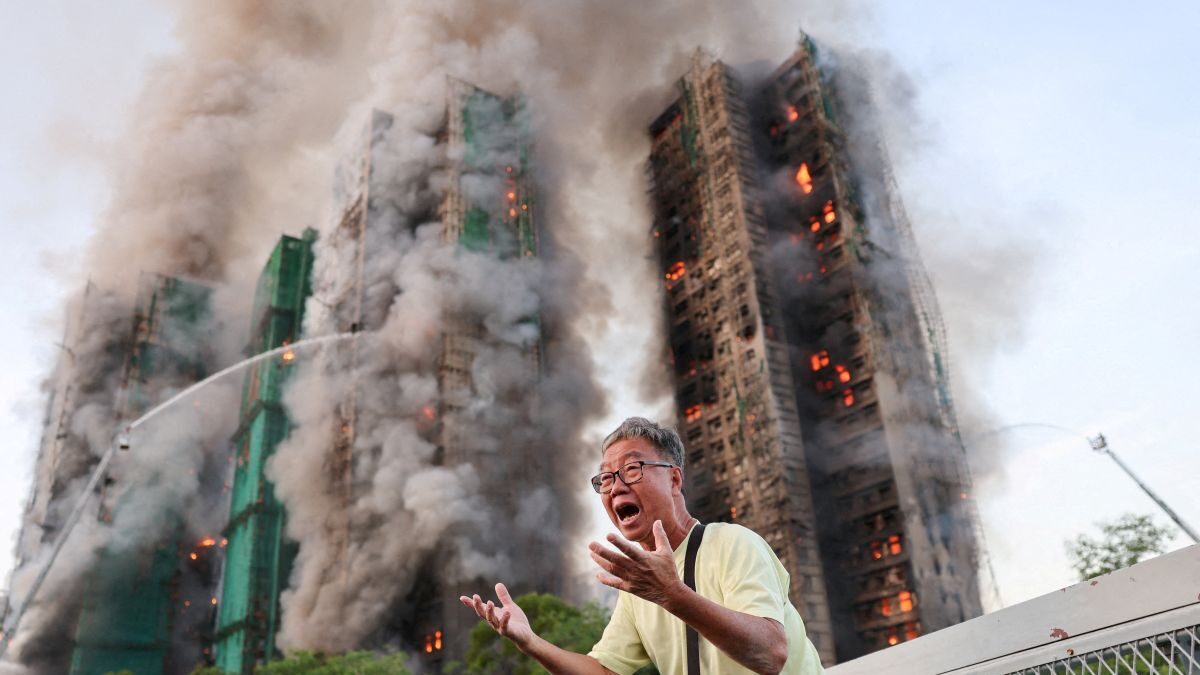 Φλέγονται ουρανοξύστες στο Χονγκ Κονγκ