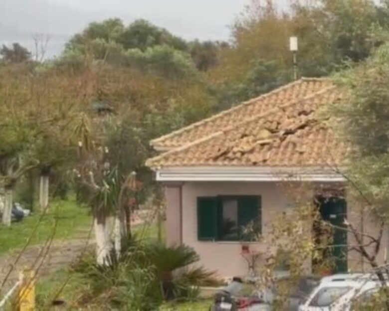 Η κακοκαιρία Adel σάρωσε την Φοινικούντα: Ανεμοστρόβιλος ξήλωσε στέγες σπιτιών και προκάλεσε ζημιές σε επιχειρήσεις