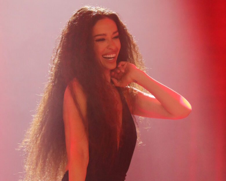 Ελένη Φουρέιρα: Εικόνες από τη λαμπερή πρεμιέρα της τραγουδίστριας σε νυχτερινό κέντρο της Αθήνας