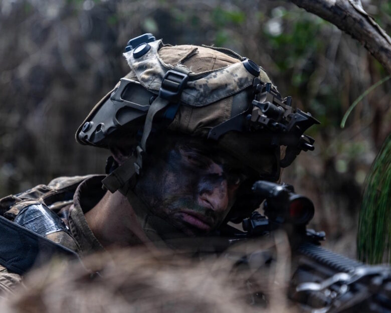 Γαλλία: Ο Μακρόν φέρνει νομοσχέδιο για εθελοντική στρατιωτική θητεία με το βλέμμα στη Μόσχα