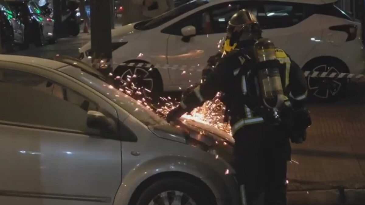 Φωτιά στη αυτοκίνητο στη Λεωφόρο Συγγρού