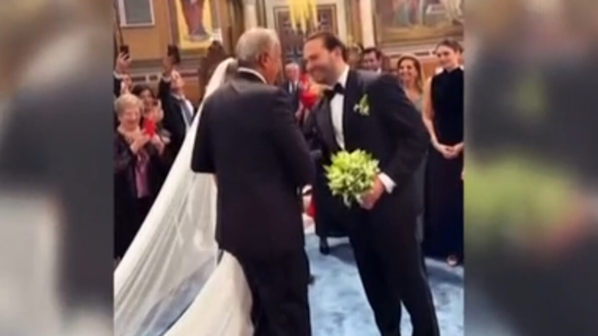 Στιγμιότυπο από τον γάμο στη Μητρόπολη Αθηνών