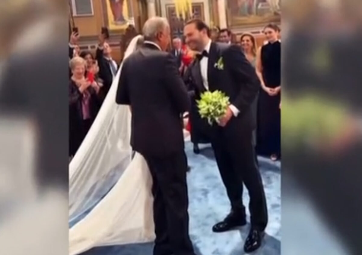 Στιγμιότυπο από τον γάμο στη Μητρόπολη Αθηνών