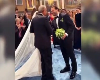 Στιγμιότυπο από τον γάμο στη Μητρόπολη Αθηνών
