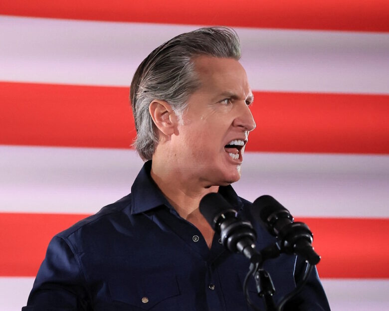 Νέα πυρά κατά του Τραμπ από τον Δημοκρατικό κυβερνήτη της Καλιφόρνιας