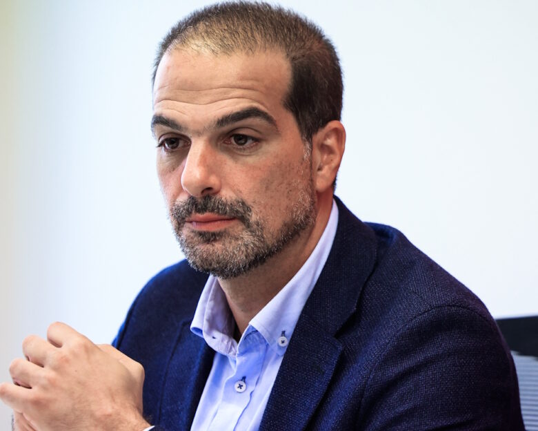 Γαβριήλ Σακελλαρίδης: Η συνεργασία της Νέας Αριστεράς με τον ΣΥΡΙΖΑ και το κόμμα Τσίπρα δεν μπορεί να ανατρέψει την ηγεμονία της Δεξιάς