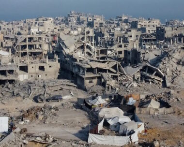 Λήψη από drone δείχνει την καταστροφή σε μία κατοικημένη γειτονιά, στην πόλη της Γάζας