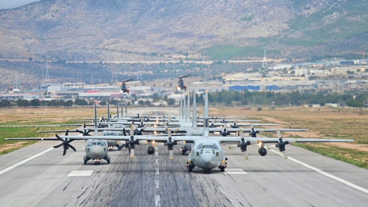 Μεταγωγικά αεροσκάφη C-130 και C-27J της Πολεμικής Αεροπορίας