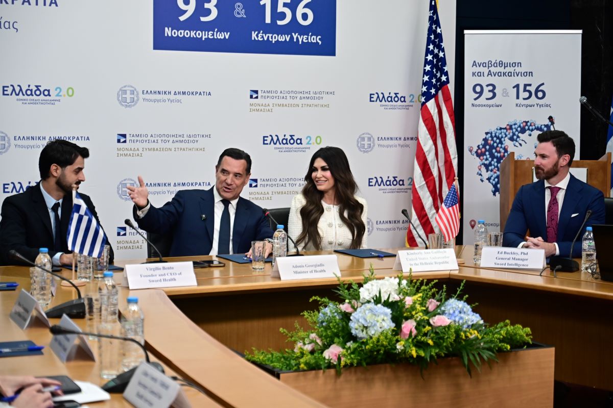 Ο Άδωνις Γεωργιάδης και η Κίμπερλι Γκιλφόιλ στο υπουργείο Υγείας