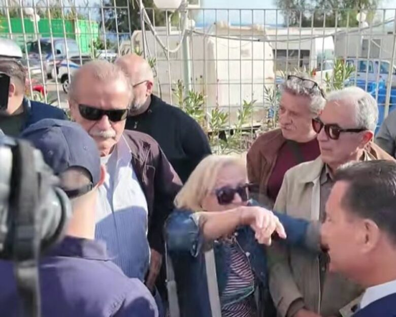 Άδωνις Γεωργιάδης: Επεισοδιακή υποδοχή στο νοσοκομείο Χίου – «Δεν ντρέπεσαι, έξω»