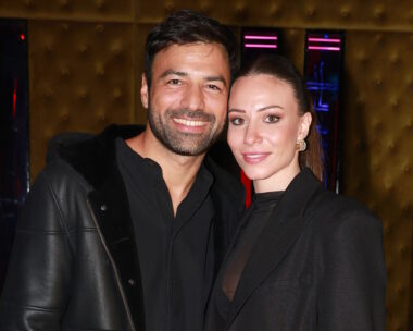 Αντρέας Γεωργίου – Σιμώνη Χριστοδούλου: Το τρυφερό φιλί κάτω από τον Πύργο του Άιφελ