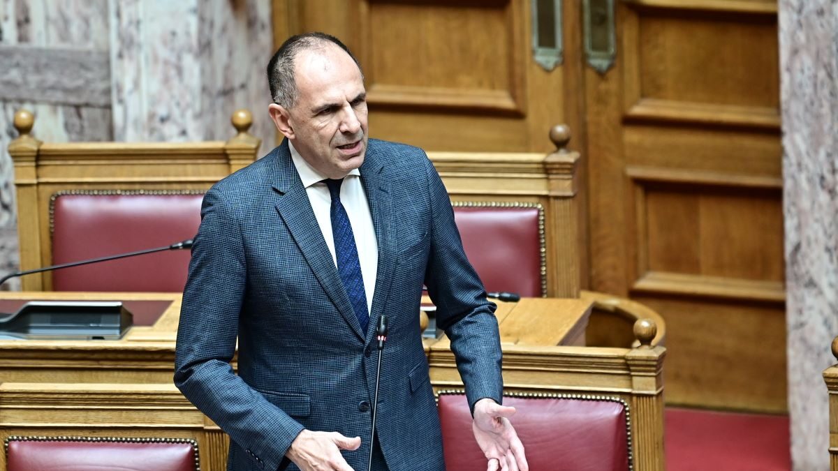 Ο υπουργός Εξωτερικών Γιώργος Γεραπετρίτης στη Βουλή