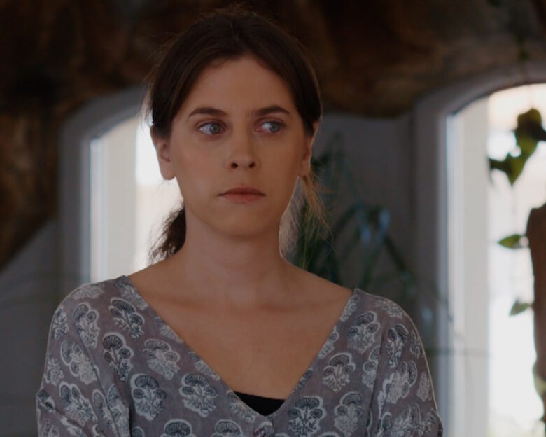 Γη της ελιάς – επόμενο επεισόδιο: Η Δάφνη σκαρφίζεται ένα ψέμα για να καλύψει τα χρήματα που λείπουν από την τράπεζα