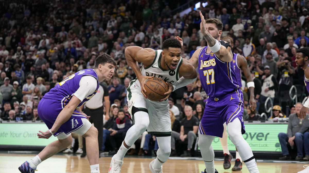 Ο Γιάννης Αντετοκούνμπο κόντρα στους Λέικερς