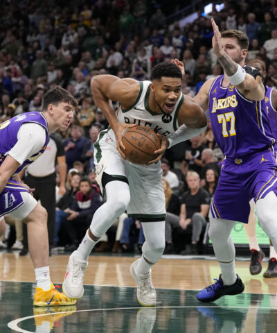 Ο Γιάννης Αντετοκούνμπο κόντρα στους Λέικερς