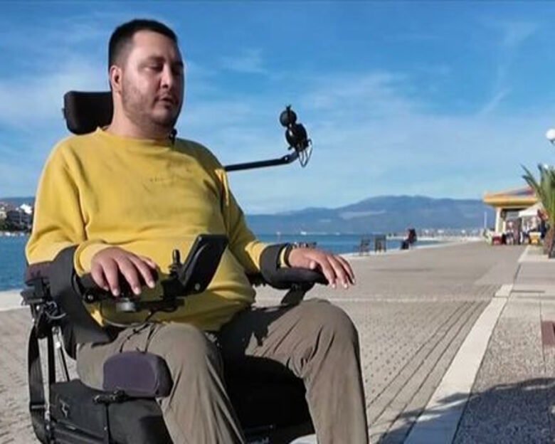 Εύβοια: «Κατάλαβα εξ αρχής ότι παρέλυσα» συγκλονίζει ο 29χρονος που βούτηξε για τον Σταυρό και έμεινε ανάπηρος