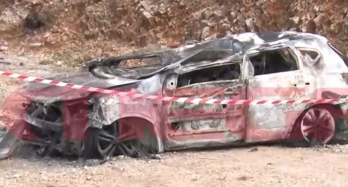 Το καμένο αυτοκίνητο που άφησαν πίσω οι δολοφόνοι του Γιάννη Λάλα