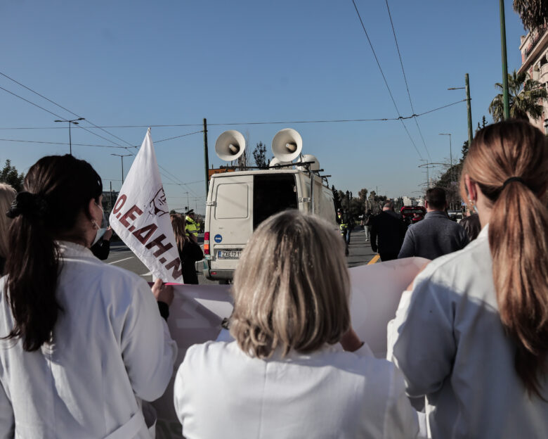 Οι νοσοκομειακοί γιατροί προχωρούν σε 48ωρη απεργία, κλειστά την Παρασκευή τα ιδιωτικά ιατρικά εργαστήρια