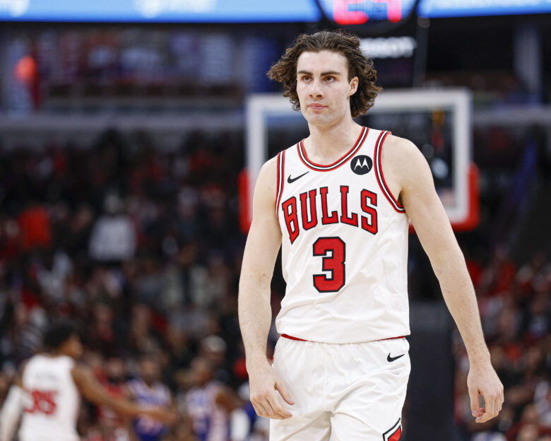 Αποτελέσματα NBA: Επέστρεψαν από το -24 οι Σικάγο Μπουλς και κέρδισαν τους Φιλαδέλφεια 76ερς