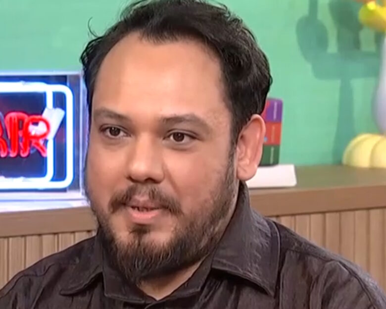 Γιλμάζ Χουσμέν: «Με απασχολούν πράγματα που έχουν να κάνουν με τη δουλειά μου και με την κοινωνία στην οποία ζω»