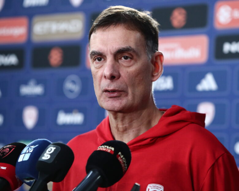 Μπαρτζώκας: Το ξέσπασμα για την κριτική από το Youtube στο σουτ του Βεζένκοφ και το «θα είχα πάρει ήδη γκαρντ»