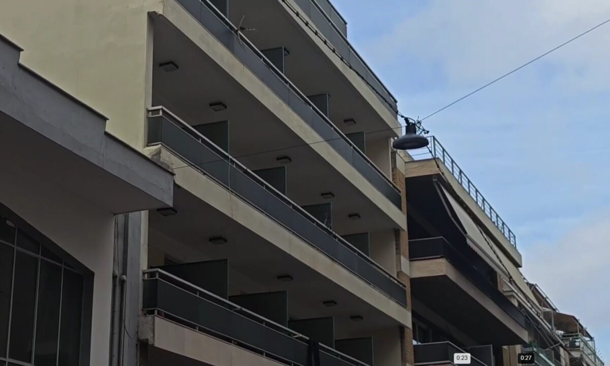 Κυψέλη: Χωρίς σαπούνια και πάνες έμεναν οι 75 ηλικιωμένοι στο γηροκομείο που έκλεισε παρά τα πρόστιμα και τις συστάσεις