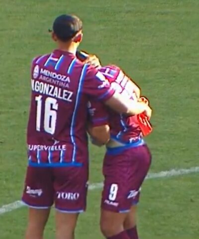 Οι παίκτες της Γοδόι Κρουζ κλαίνε στον αγωνιστικό χώρο