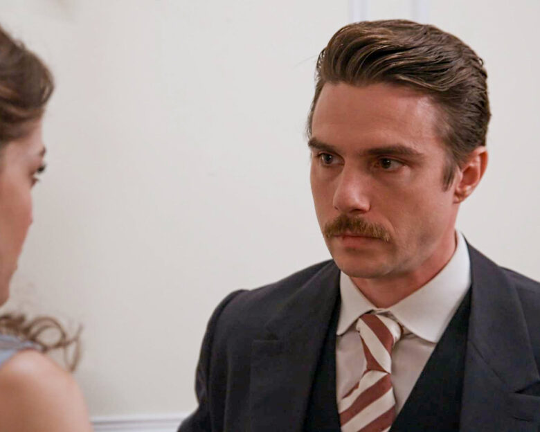 Grand Hotel – επόμενα επεισόδια: Ο Άρης βρίσκει στο πιάνο ένα τετράδιο, το οποίο περιέχει έναν ακόμη αινιγματικό γρίφο