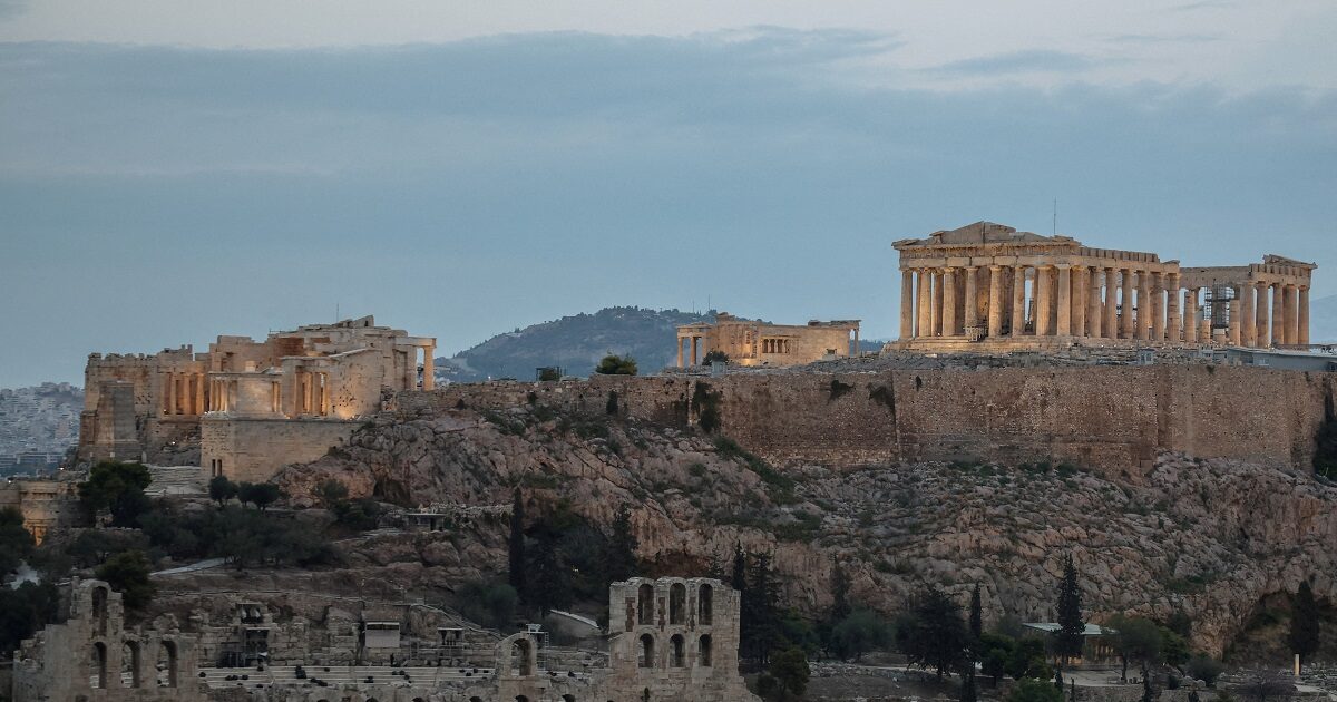 Scope Ratings: Upgraded the Greek debt outlook to positive