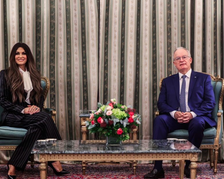 Τα παραλειπόμενα της συνάντησης Τασούλα – Γκίλφόιλ: Οι Ιρλανδοί, η ακάματη πρέσβης και το άγαλμα του Τρούμαν