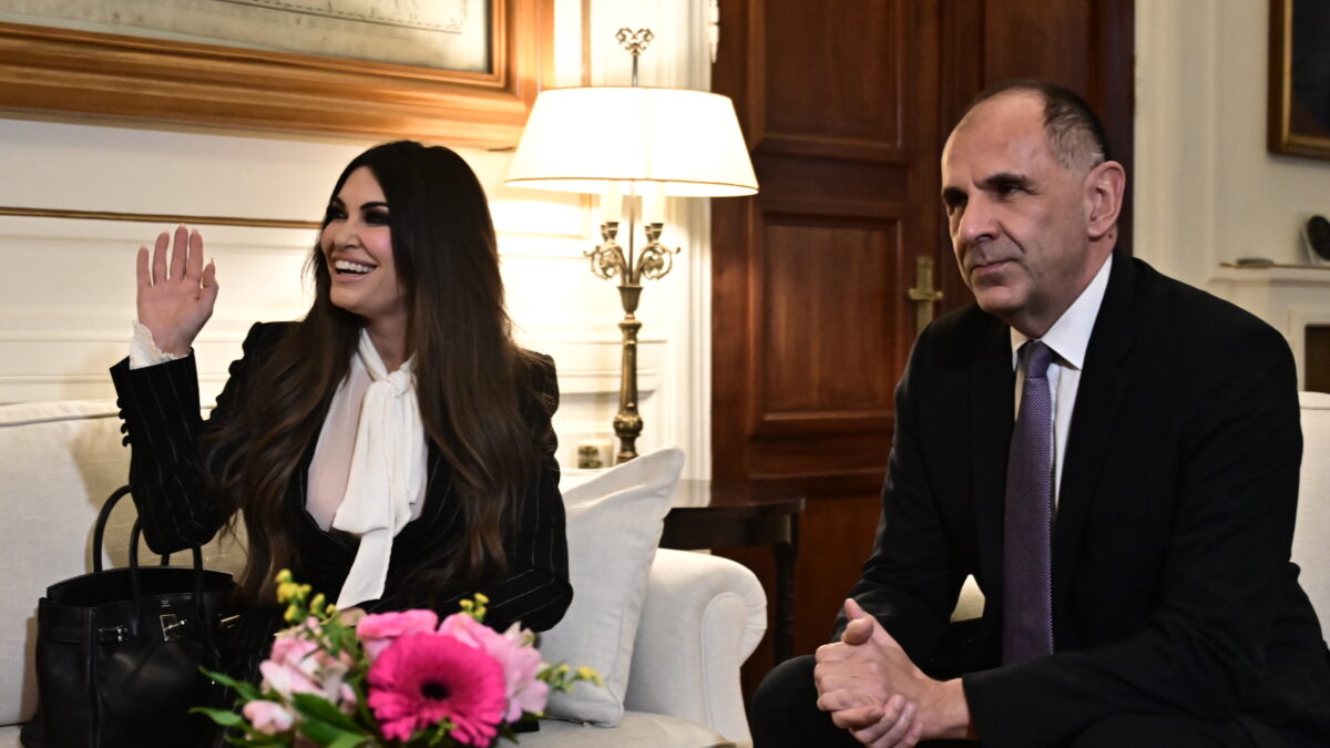 Η νέα πρέσβης των Ηνωμένων Πολιτειών στην Ελλάδα, Κίμπερλι Γκίλφοιλ, συναντά τον υπουργό Εξωτερικών, Γιώργο Γεραπετρίτη