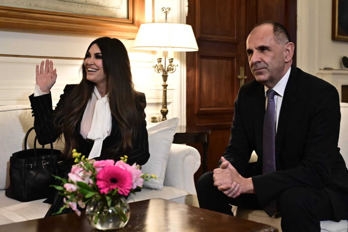 Η νέα πρέσβης των Ηνωμένων Πολιτειών στην Ελλάδα, Κίμπερλι Γκίλφοιλ, συναντά τον υπουργό Εξωτερικών, Γιώργο Γεραπετρίτη