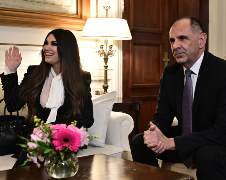 Την νέα πρέσβη των ΗΠΑ Κίμπερλι Γκιλφόιλ δέχθηκε ο υπουργός Εξωτερικών Γιώργος Γεραπετρίτης