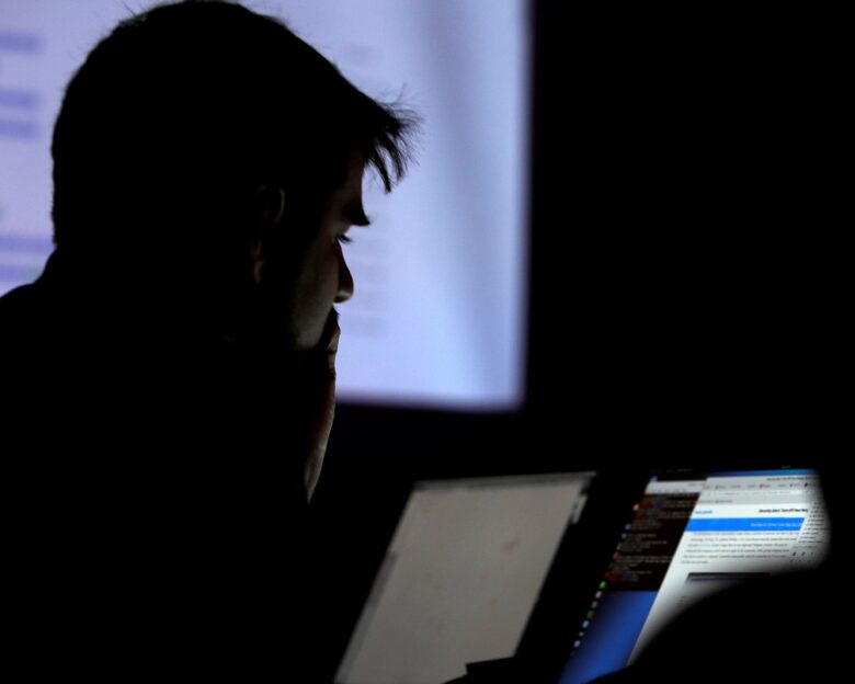 Έπιασαν στην Ελλάδα τον «εγκέφαλο» διεθνούς δικτύου κυβερνοεπιθέσεων