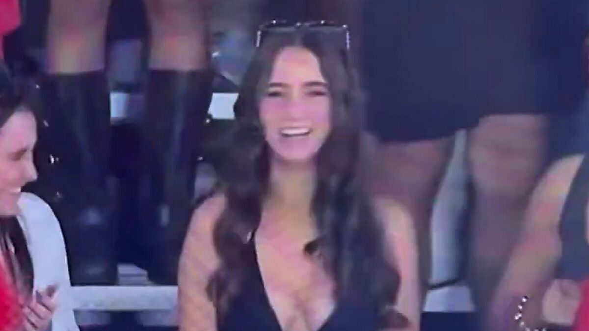 Φοιτήτρια στη Τζόρτζια των ΗΠΑ κέρδισε εκατομμύρια views μετά από ένα πλάνο του ESPN σε αγώνα του κολεγιακού πρωταθλήματος