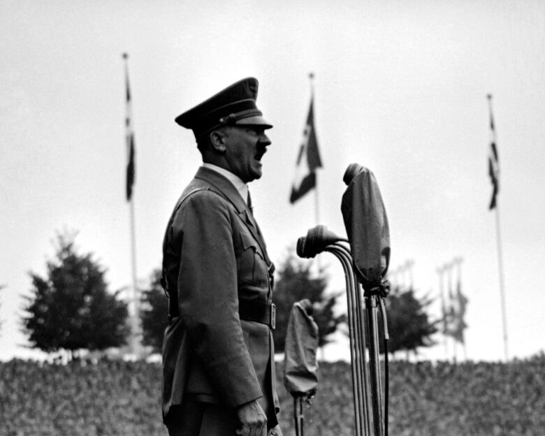 Αδόλφος Χίτλερ: Πιθανό να έπασχε από γενετική σεξουαλική διαταραχή, σύμφωνα με νέα ανάλυση DNA